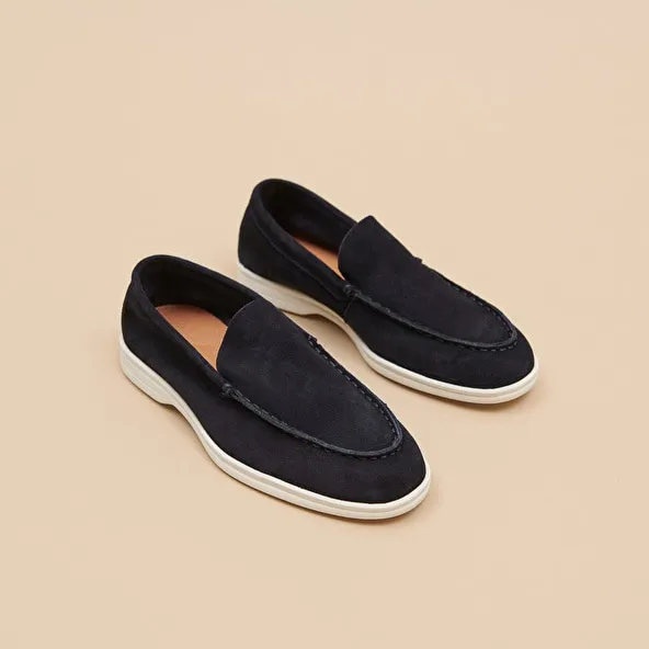 Round-toe loafers in marine suede