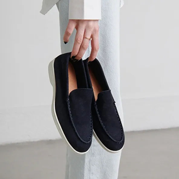 Round-toe loafers in marine suede