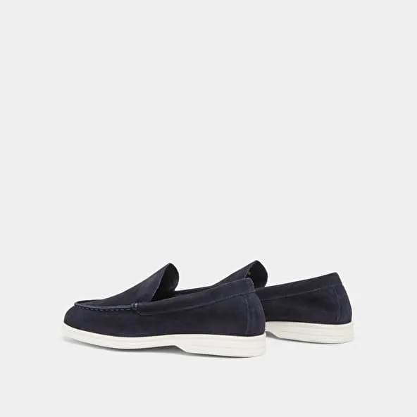 Round-toe loafers in marine suede