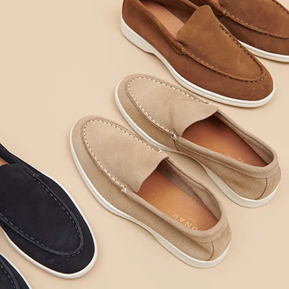 Round-toe loafers in marine suede