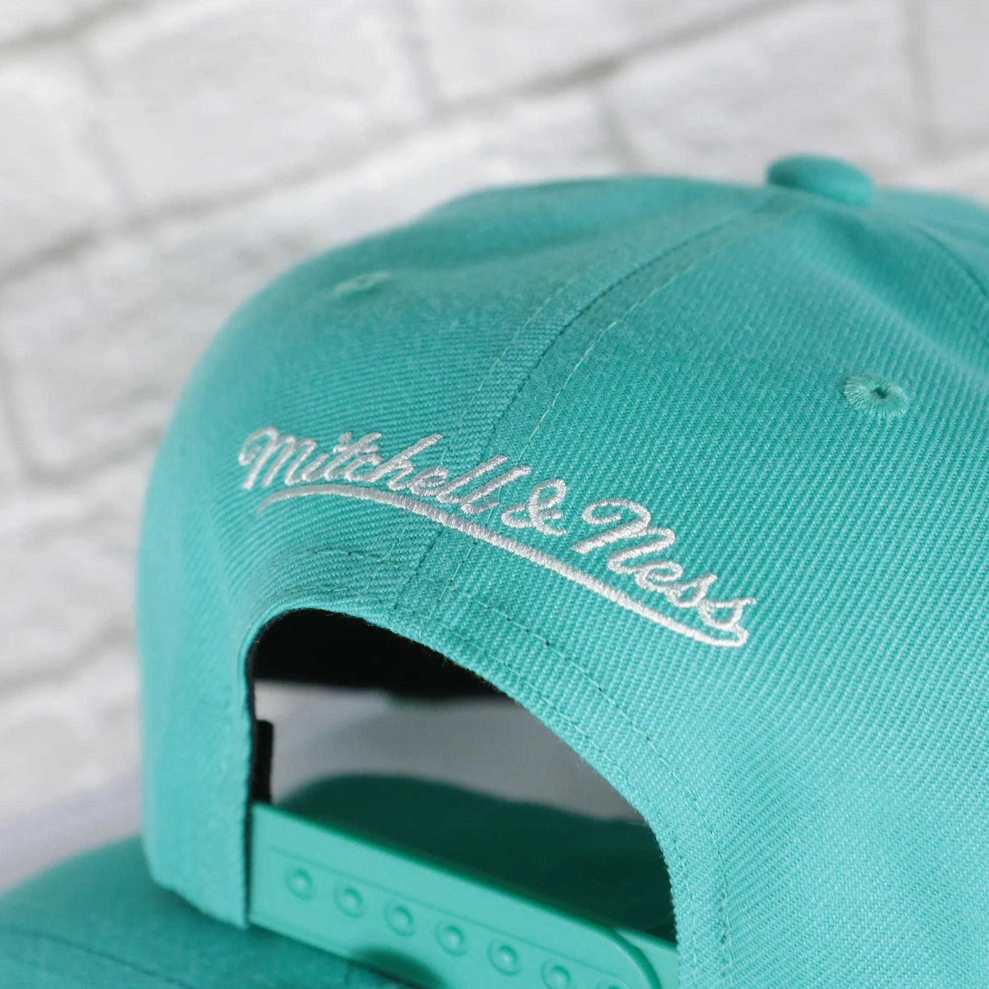 Vancouver Grizzlies Vintage Retro NBA Team Ground 2.0 Mitchell and Ness Snapback Hat | Teal