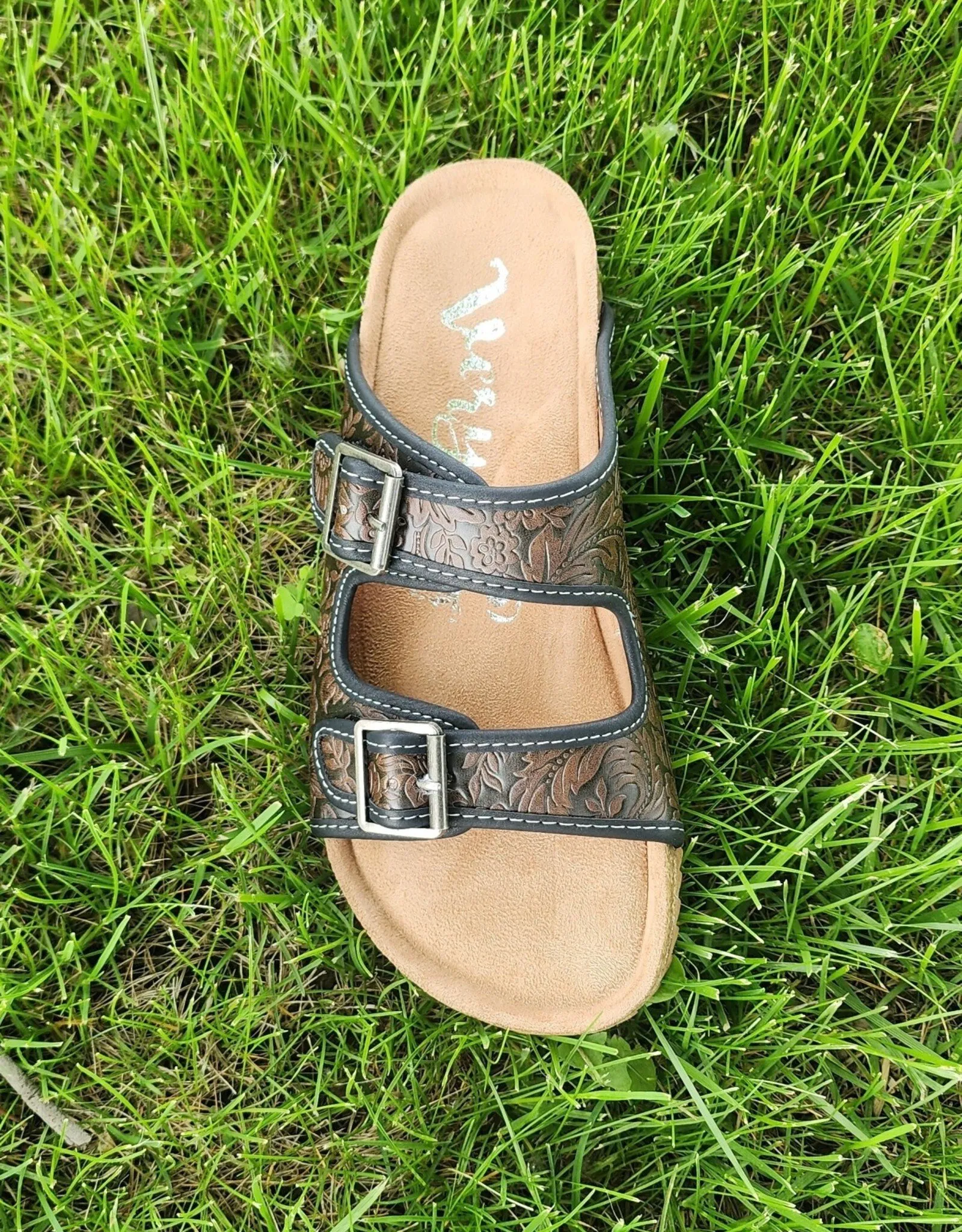 Womens Gypsy Berry 2 Black Chocolate Tooled Like Buckle Adjustment Sandal